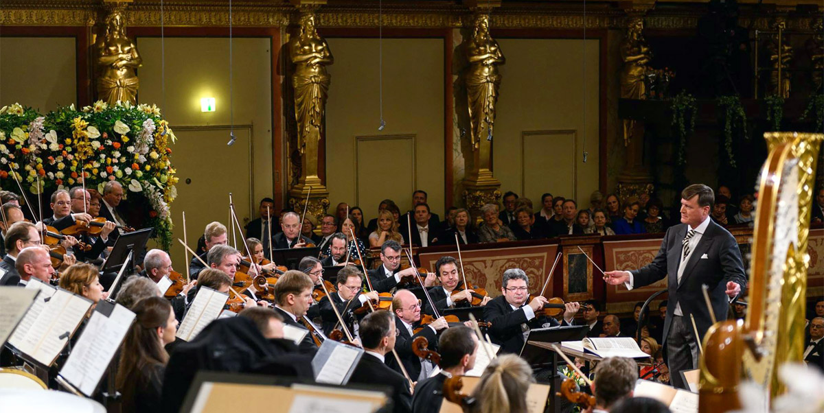 Christian Thielemann bei seinem ersten Silvesterkonzert mit den Wiener Philharmonikern © Facebook-Site der Wiener Philharmoniker/Benedikt Dinkhauser