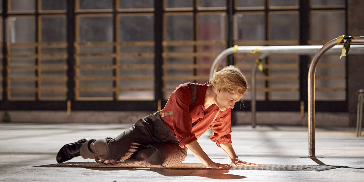 »Fidelio« (Fassung von 1805): Katrin Röver als »Leonore — die Schauspielerin« im »Regiekonzept« der Amélie Niermeyer © Wiener Staatsoper GmbH/Michael Pöhn