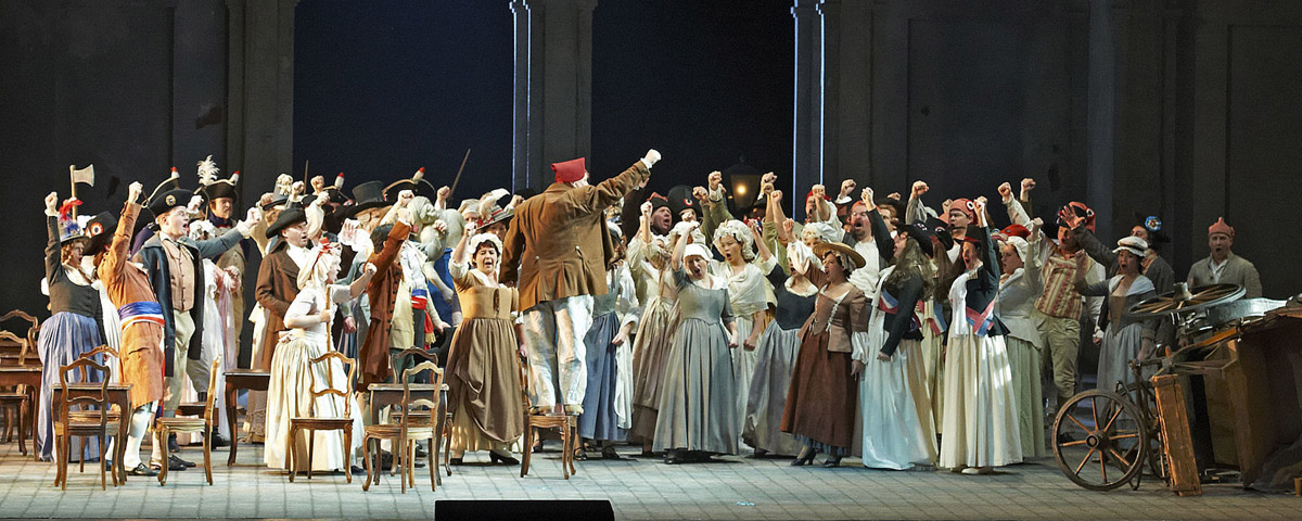 »Andrea Chénier«: Ensemble-Szene im 2. Akt © Wiener Staatsoper GmbH/Michael Pöhn