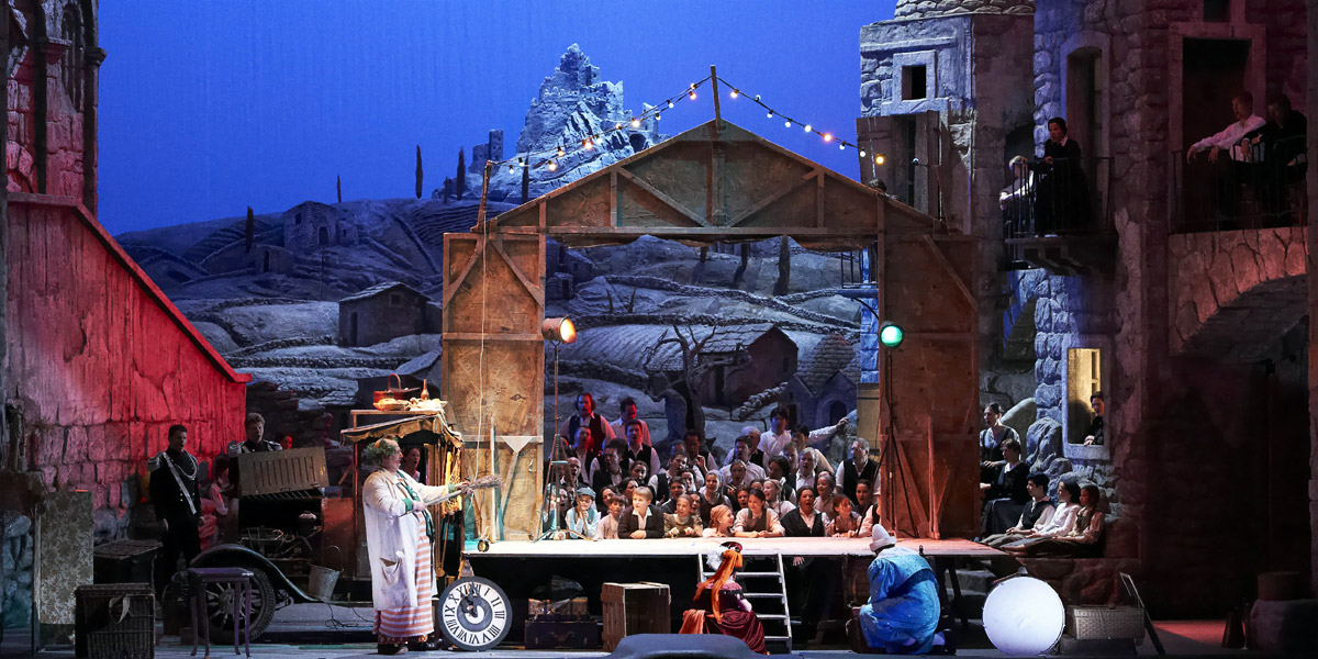 »Pagliacci«, 2. Akt, im Bühnenbild und den Kostümen des großen, des unvergessenen Jean-Pierre Ponnelle © Wiener Staatsoper GmbH/Michael Pöhn