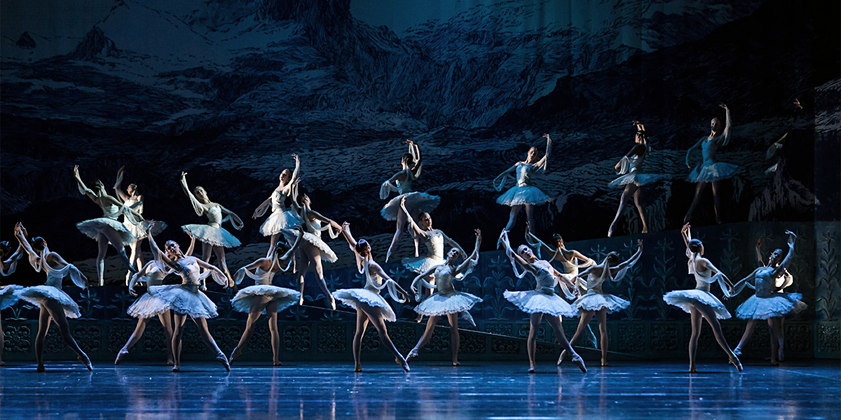 »La Bayadère«: Das corps de ballet des Wiener Staatsballett im »Schattenakt« © Wiener Staatsballett/Ashley Taylor