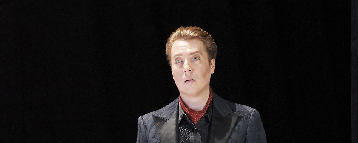 »Eugen Onegin«, 1. Akt: Boris Pinkhasovich bei seinem Wiener Rollen-Debut als Eugen Onegin © Wiener Staatsoper GmbH/Michael Pöhn