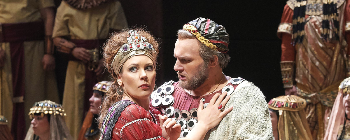 »Aida«, 2. Akt: Elena Guseva (Aida) und Simone Piazzola (Amonasro) © Wiener Staatsoper GmbH/Michael Pöhn