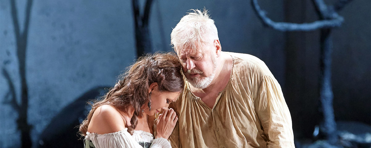 »Rigoletto«, 2. Akt: Aida Garifullina als Gilda und Paolo Rumetz als Rigoletto © Wiener Staatsoper GmbH/Michael Pöhn