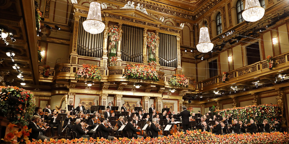 Riccardo Muti und die Wiener Philharmoniker bei einem hoffentlich einmaligen Neujahrskonzert ohne Publikum im Goldenen Saal des Wiener Musikvereins © Wiener Philharmoniker/Dieter Nagl