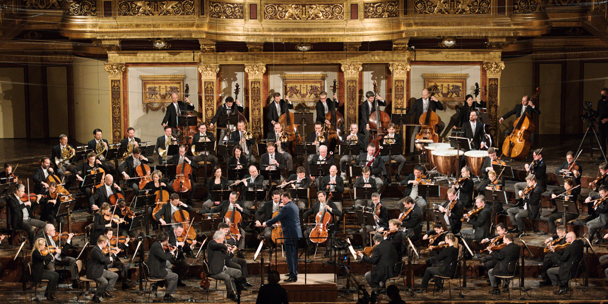 Christian Thielemann und die Wiener Philharmoniker im leeren Goldenen Saal des Wiener Musikvereins bei der Aufnahme der 1. Symphonie von Anton Bruckner © Wiener Philharmoniker/Terry Linke