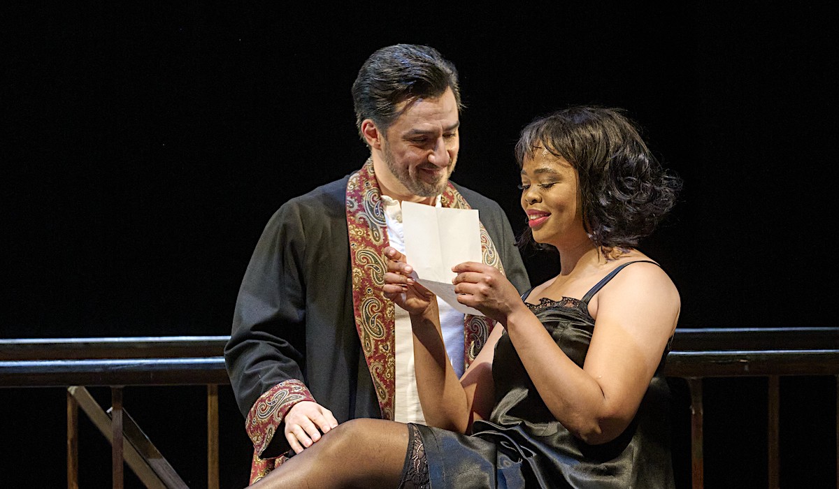 » Manon «, 2. Akt: Charles Castronovo (Chevalier Des Grieux) und Pretty Yende (Manon) © Wiener Staatsoper GmbH/Michael Pöhn