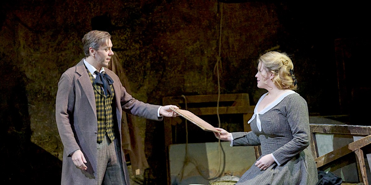 » La bohème «, 1. Akt: Benjamin Bernheim (Rodolfo) stellt sich Rachel Willis-Sørensen (Mimì) vor © Wiener Staatsoper GmbH/Michael Pöhn