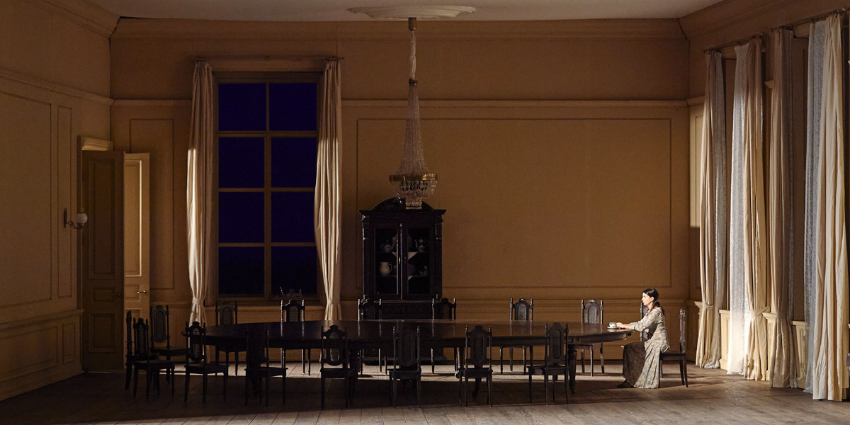 »Eugen Onegin«, 1. Akt: Asmik Grigorian vor Tatjanas Briefszene © Wiener Staatsoper GmbH/Michael Pöhn