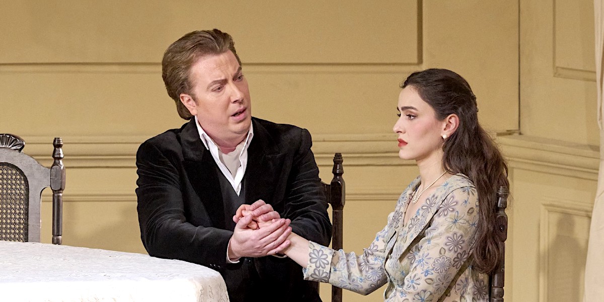 » Eugen Onegin «, 1. Akt: Boris Pinkhasovich (Eugen Onegin) und Ruzan Mantashyan (Tatjana) © Wiener Staatsoper GmbH/Michael Pöhn