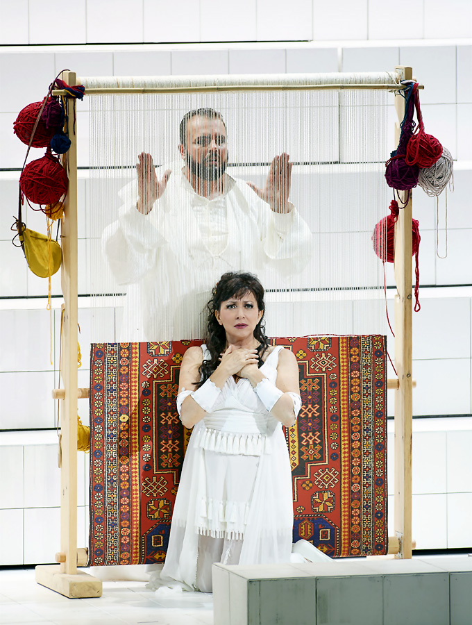 »Die Liebe der Danae«, 3. Akt: Jupiter (Tomasz Konieczny) wird endgültig von Danae (Krassimira Stoyanova) abgewiesen © Salzburger Festspiele/Michael Pöhn