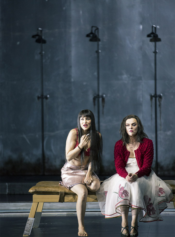 »Elektra«: Asmik Grigorian (Chrysothemis) und Aušrinė Stundytė (Elektra) © Salzburger Festspiele/Bernd Uhlig