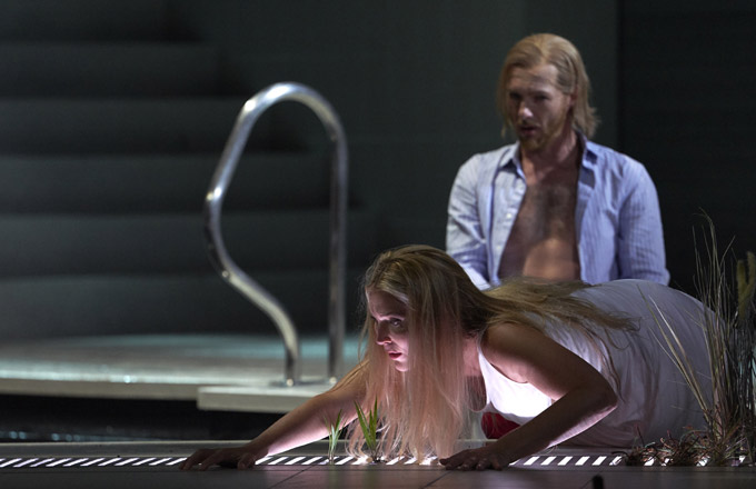 »Rusalka«, 1. Akt: Maria Bengtsson (Rusalka) und Ladislav Elgr (Der Prinz) © Theater an der Wien/Herwig Prammer