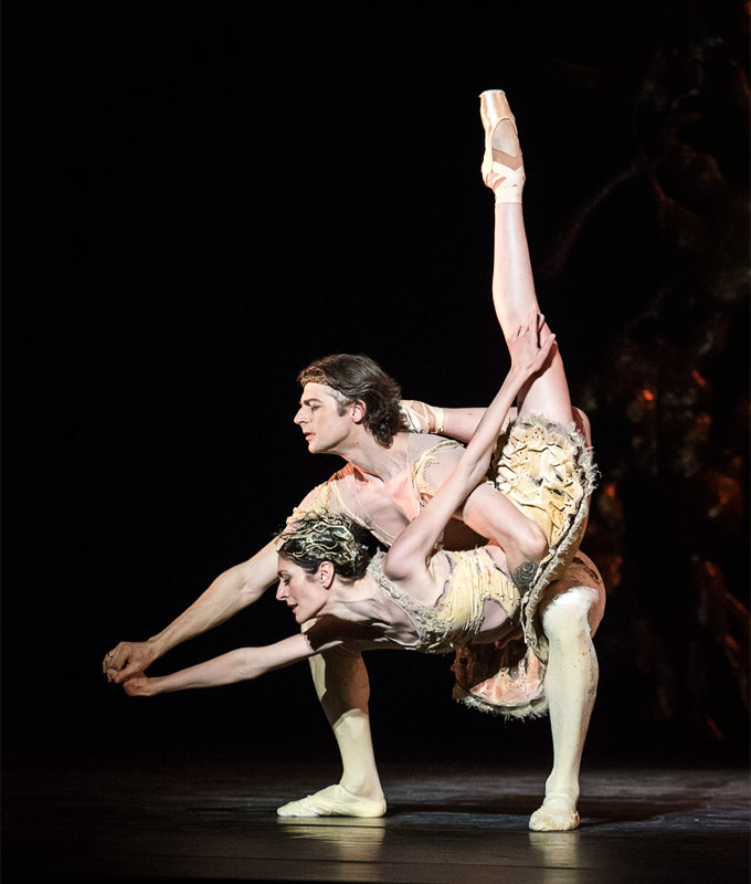 »Ein Sommernachtstraum«: Ketevan Papava (Titania) und Vladimir Shishov (Oberon) © Wiener Staatsballett/Ashely Taylor