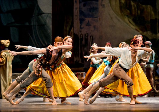 Die Früchte jahrelanger, harter Arbeit: das Wiener Staatsballett in der Uraufführung von Manuel Legris' Choreographie zu »Le Corsaire« © Wiener Staatsballett/Ashley Taylor