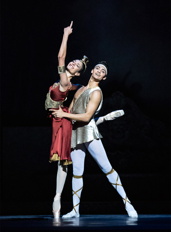 »Sylvia«: Ketevan Papava (Diana) und James Stephens (Endymion) © Wiener Staatsballett/Ashley Taylor
