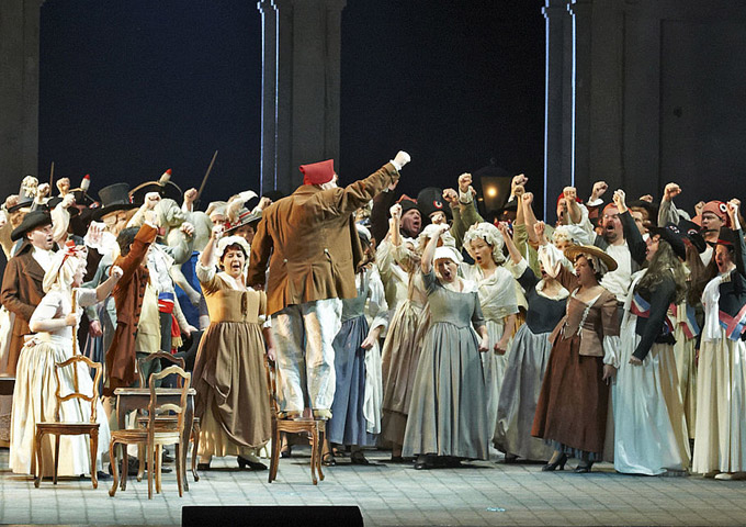 »Andrea Chénier«: Ensemble-Szene im 2. Akt © Wiener Staatsoper GmbH/Michael Pöhn