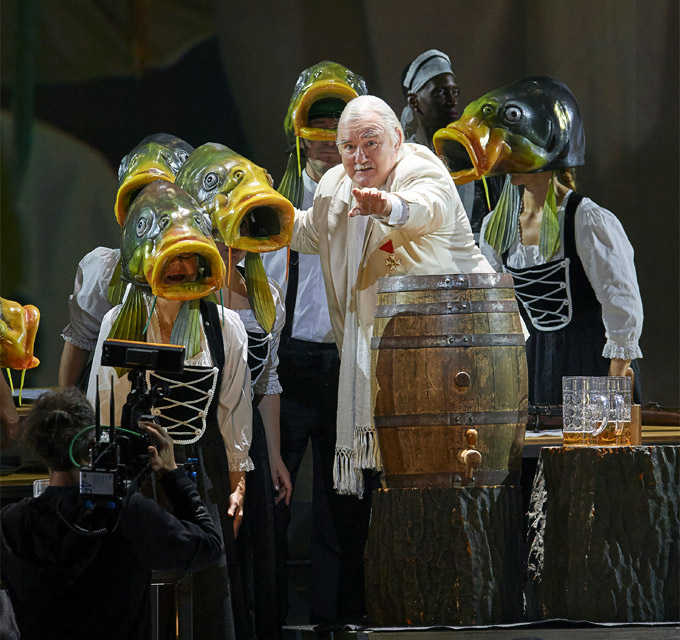 »Die Weiden«: Udo Samel als Krachmeyer, ein Komponist und Freund von Peters Familie © Wiener Staatsoper GmbH/Michael Pöhn