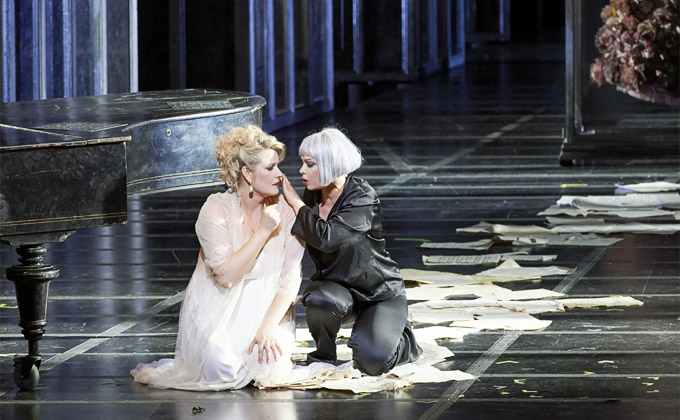 »Der Freischütz«, 3. Akt: Camilla Nylund (Agathe) und Daniela Fally (Ännchen) © Wiener Staatsoper GmbH/Michael Pöhn