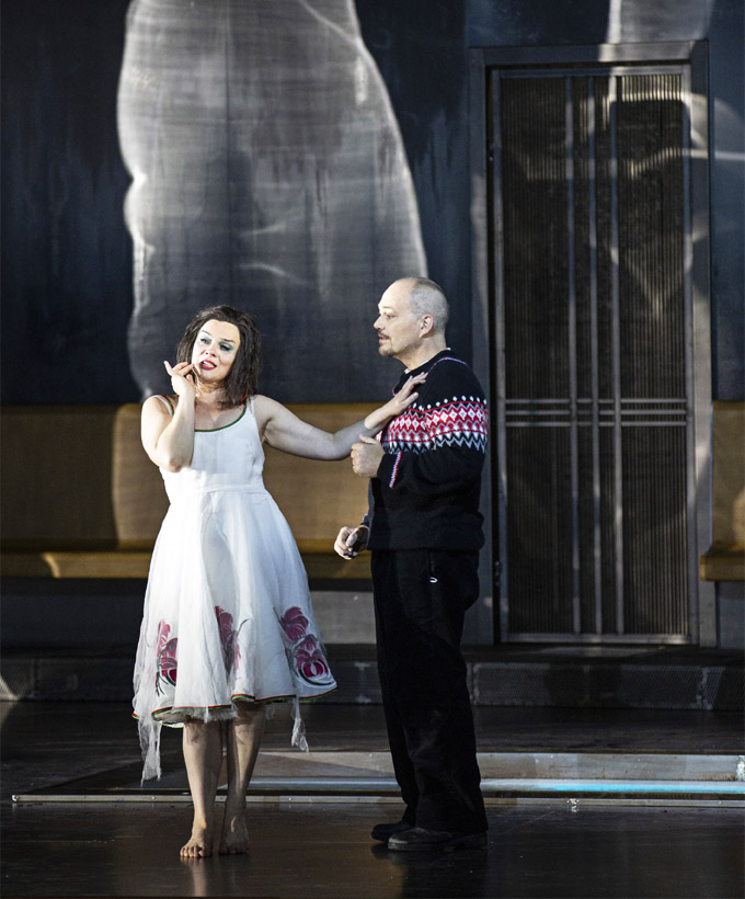 »Elektra«: Aušrinė Stundytė (Elektra) und Christopher Maltman (Orest) © Salzburger Festspiele/Bernd Uhlig