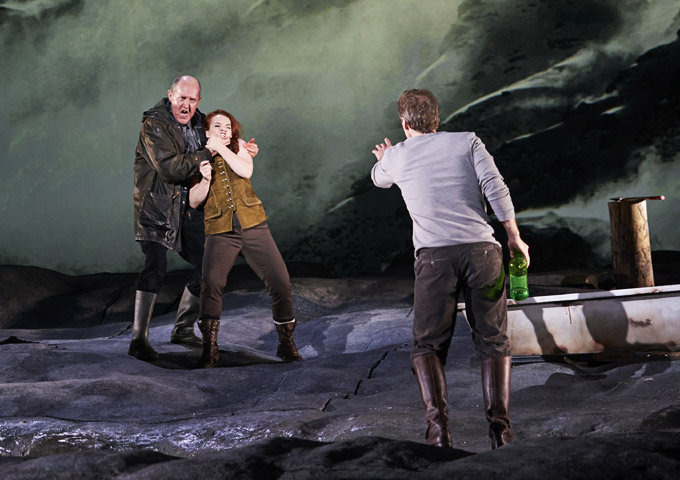 » La Wally «: Alastair Miles (Stromminger), Izabela Matula (Wally) und Jacques Imbrailo (Vincenzo Gellner) © Theater an der Wien/Herwig Prammer