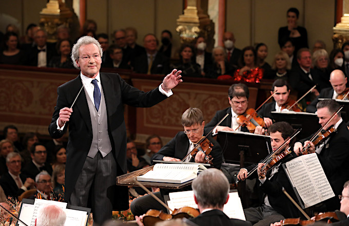 Maestro Franz Welser-Möst und die Wiener Philharmoniker, geführt vom Konzertmeister Volkhard Steude © Wiener Philharmoniker/Dieter Nagl