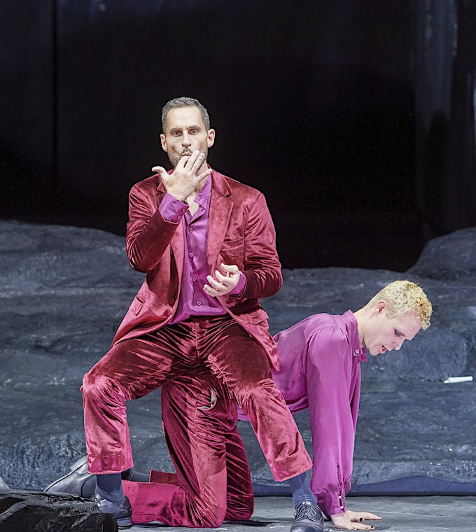 » Don Giovanni «, 2. Akt: Kyle Ketelsen (Don Giovanni) und Philippe Sly (Leporello) in der Banquet-Szene nach den szenischen Vorstellungen von Barry Kosky © Wiener Staatsoper GmbH/Michael Pöhn