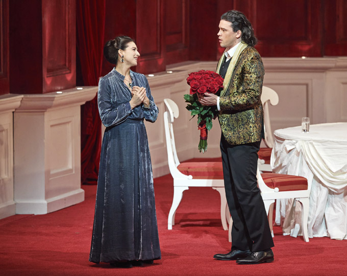 »Eugen Onegin«, 3. Akt: Asmik Grigorian (Tatjana) und Andrè Schuen (Eugen Onegin) bei ihrem letzten Zusammentreffen © Wiener Staatsoper GmbH/Michael Pöhn