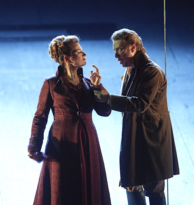 » Don Carlo «, 2. Akt: La principessa d'Eboli (Ekaterina Gubanova) in der Auseinandersetzung mit Rodrigo (Boris Pinkhasovich) © Wiener Staatsoper GmbH/Michael Pöhn