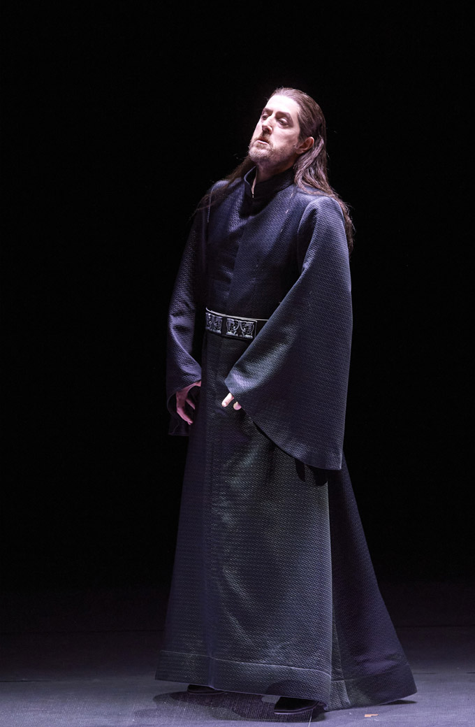 »Macbeth«, 2. Akt: Roberto Tagliavini als Banco bei seinem Rollen-Debut an der Wiener Staatsoper © Wiener Staatsoper GmbH/Michael Pöhn